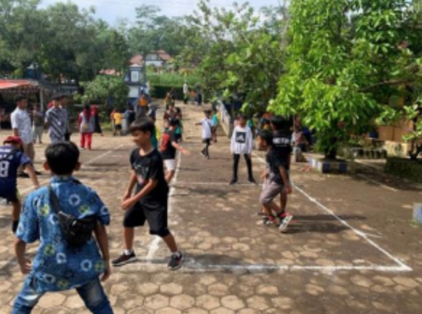 Mahasiswa Universitas Negeri Malang Menggelar Festival Dolanan dan Jajanan Tradisional untuk Me-Revitalisasi Permainan Tradisional di Desa Sumberejo